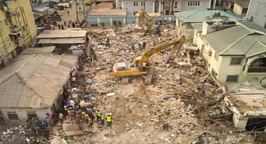 Nijerya'da 2 katlı binanın çökmesi sonucu 10 kişi hayatını kaybetti