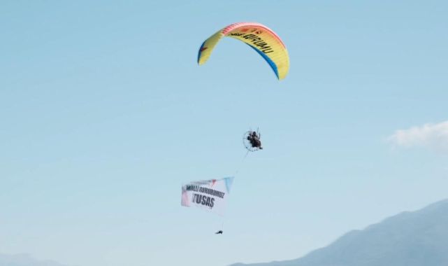 THK paramotor ekibi TUSAŞ'a destek için uçtu