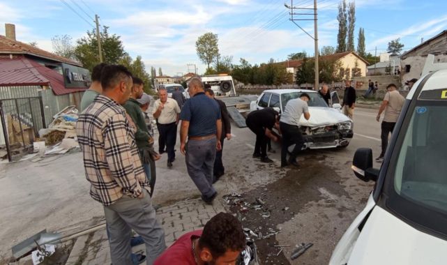 Tokat'ta kamyonetle otomobil kafa kafaya çarpıştı: 1 ölü