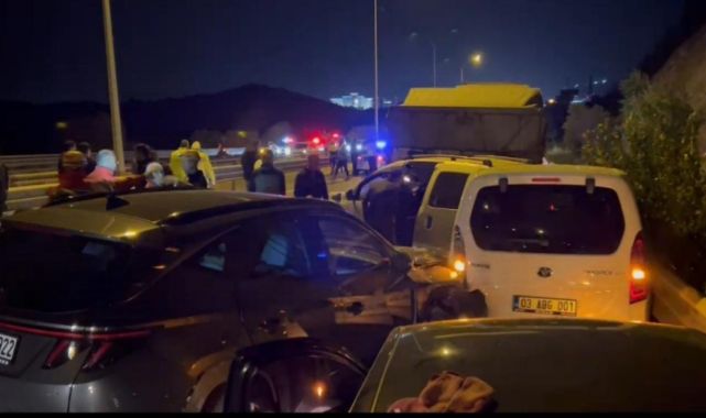 Afyonkarahisar'da 9 araç birbirine girdi: 18 yaralı