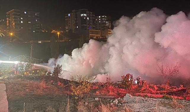 Ankara'da palet deposunda çıkan yangın eve sıçradı