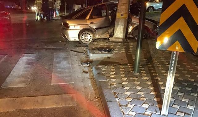 Bursa'da kontrolünü kaybeden sürücü direğe çarptı