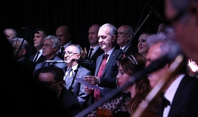 İnegöl'de TSM gecesinde Başkan Taban da koroya dahil oldu
