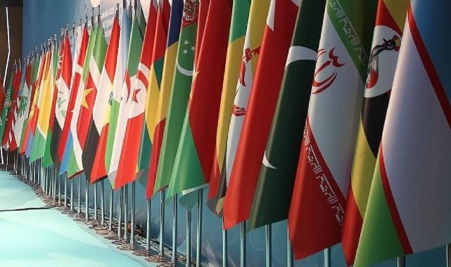 İslam İşbirliği Teşkilatı Arap Birliği Olağanüstü Ortak Zirvesi Suudi Arabistanın başkenti Riyadda başladı
