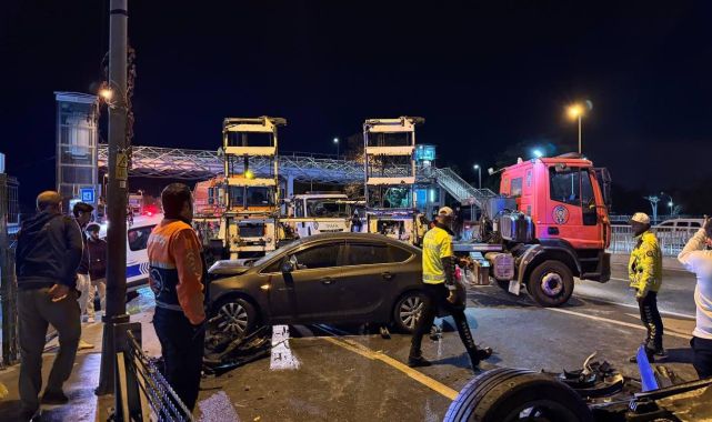 İstanbul'da 3 araç zincirleme kazaya karıştı: 4 yaralı