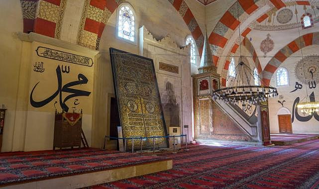 Kabe'nin kapı örtüsü Edirne'de sergileniyor