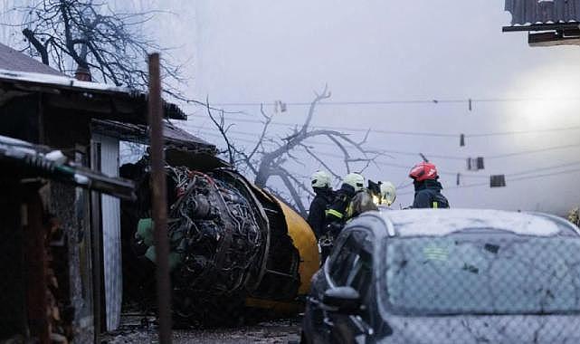 Kargo uçağı, Litvanya'da iniş için alçaldığı sırada evin üzerine düştü
