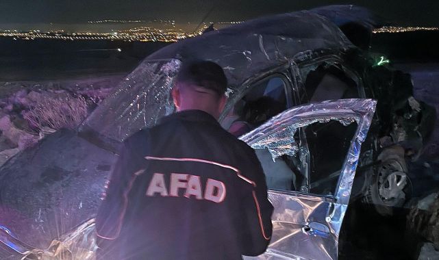 Kars'ta otomobil şarampole devrildi: 1 ölü, 2 yaralı