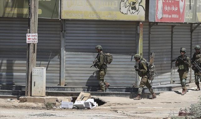 Katil İsrail askerlerinin ateş açması sonucu Batı Şeria'da 3 Filistinli hayatını kaybetti