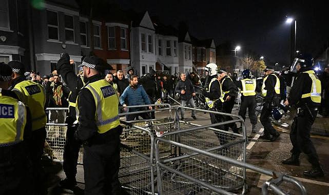 Londra'da terör örgütü PKK yandaşları polisle çatıştı