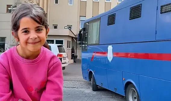 Narin Güran cinayeti davasında ilk duruşma! Anne kürsüyü yumrukladı, baba salonu terk etti