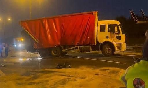 TEM Otoyolu'nda tanker kamyona çarptı: Edirne yönü kapandı