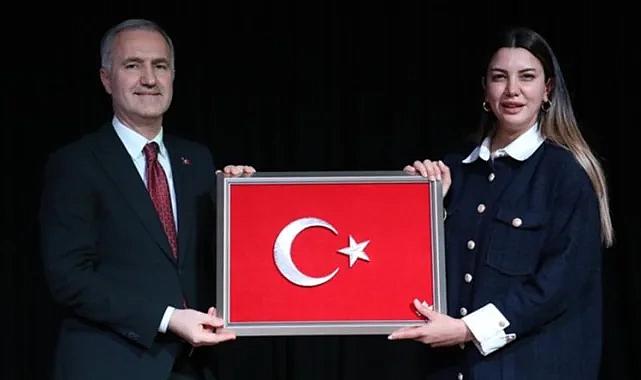Fulya Öztürk Ortadoğu Notlarını İnegöl'de Anlattı
