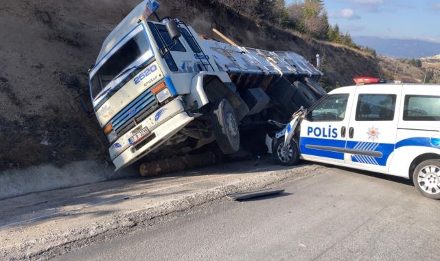 Kurtarma sırasında kamyon kazaya neden oldu