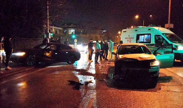 Ambulansa Yol Vermek İsterken Feci Kaza