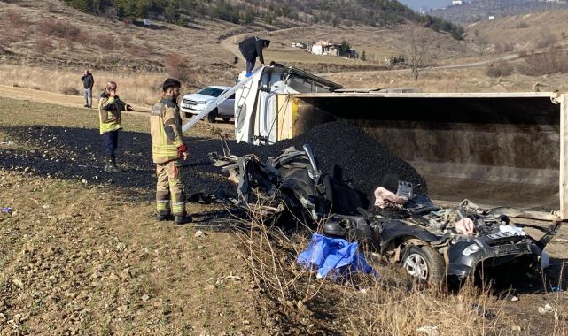 Ankara'da zift yüklü kamyon kamyonete çarptı: 3 belediye işçisi öldü