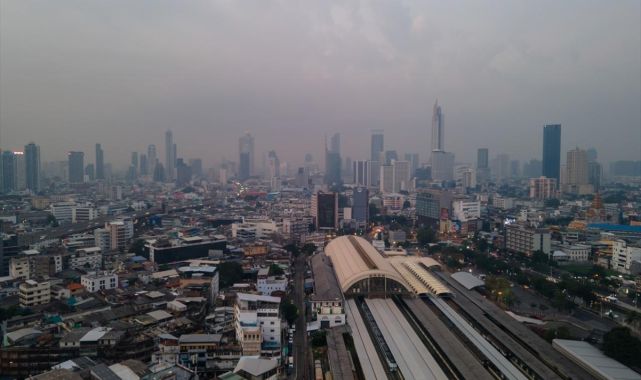 Bangkok'ta hava kirliliği okulları kapattı