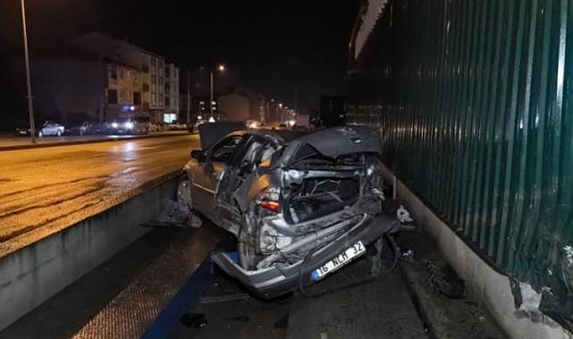 Bursa'da bıçaklı kavga sonrası kaçan şüpheliler kaza yaptı: 1 ölü, 2 yaralı