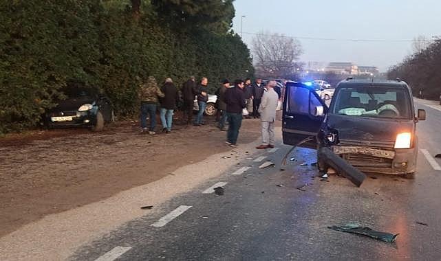 Bursa'da otomobil ile hafif ticari araç çarpıştı
