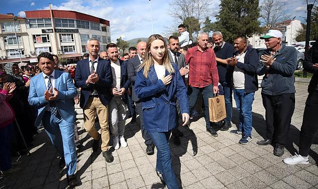 En genç Belediye Başkanı olarak tanınan 22 yaşındaki Kalkım Belediye Başkanı Zeynep Çelik, AK Parti’ye katıldı