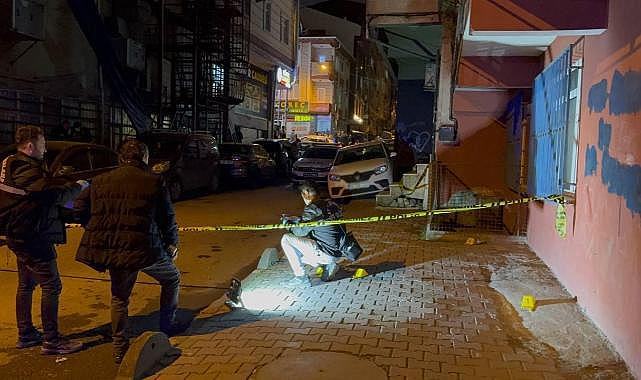 İstanbul'da 4 katlı binaya ateş açıldı