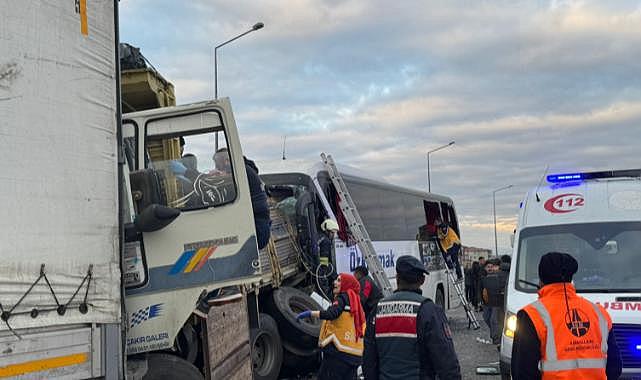 Konya'da zircirleme kazada 3 kişi öldü, 33 kişi yaralandı
