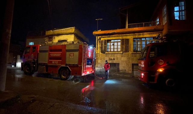 Mersin'de 2 evde yangın çıktı