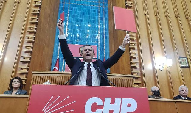 Özgür Özel, Beşiktaş Belediyesi önünde konuştu: 'Yargı oyunlarıyla itibar suikastı yapmak bir tükenmişliğin eseridir'
