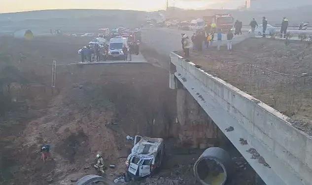 Tuzla'da servis minibüsü şarampole devrildi: 16 yaralı