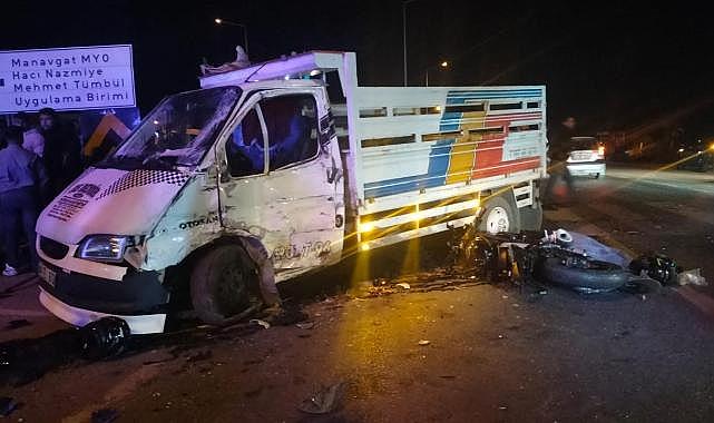 Antalya'da kamyonetle motosiklet çarpıştı: 1 ölü, 2 yaralı