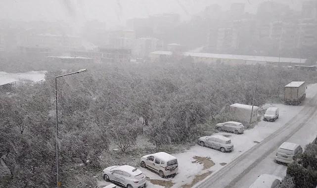 Bursa'da kar 11 ilçede etkili