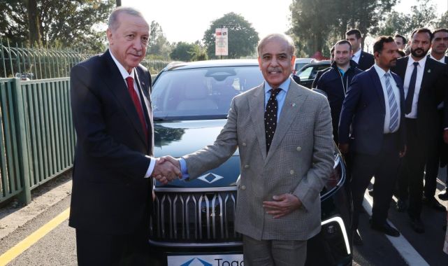 Cumhurbaşkanı Erdoğan Pakistan Başbakanı'na Togg hediye etti