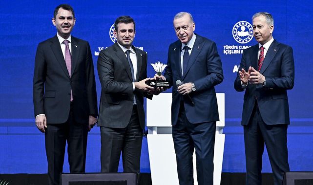 Cumhurbaşkanı Erdoğan'dan asrın birlikteliğine katkı verenlere plaket