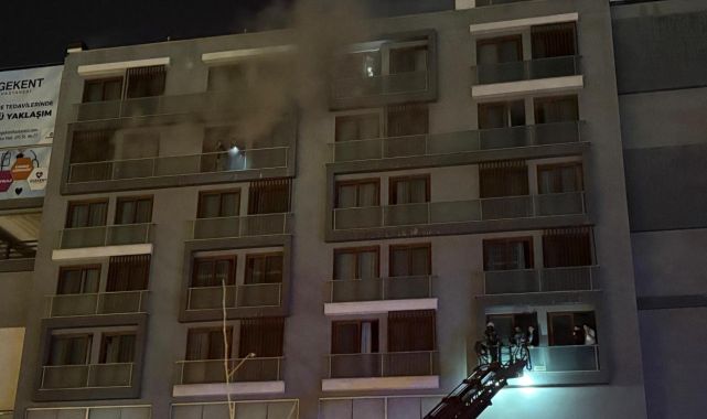 Denizli'de 7 katlı binada yangın: Mahsur kalanları kurtarma çalışması sürüyor
