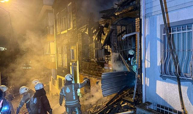 İstanbul'da 2 ahşap binada yangın