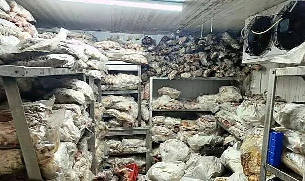 İzmir'de 3,8 ton bozuk et ve balık yakalandı !