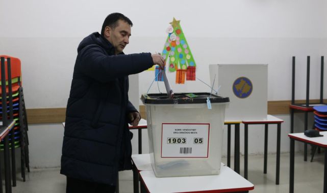 Kosova'da oy kullanma işlemi başladı