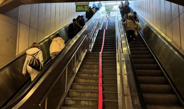 Metrobüs alt geçidini su bastı