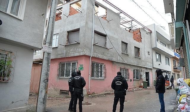 Osmangazi'de inşaat aşamasındaki kaçak katlar anında yıkıldı