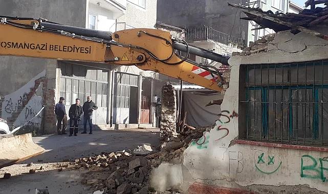 Osmangazi'de metruk bina temizliği