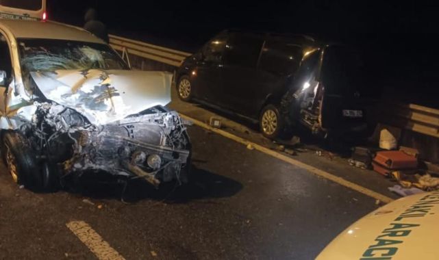 Patlayan lastiği değiştirenlere otomobil çarptı: 2 ölü, 7 yaralı