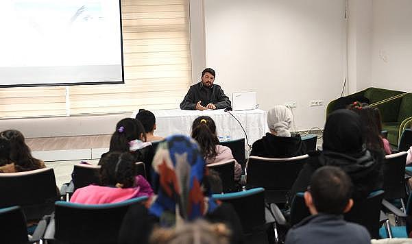 Ünlü doğa fotoğrafçısı Osmangazili çocuklarla buluştu