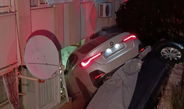 Uyuşturucu etkisindeki sürücü ortalığı birbirine kattı: O anlar kamerada