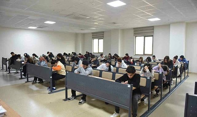 Yıldırım Belediyesinden üniversite sınavına girecek gençlere ücretsiz deneme