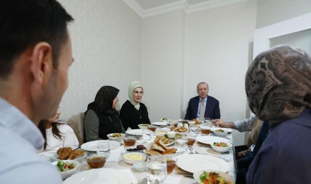 Cumhurbaşkanı Erdoğan Ankara'da bir ailenin iftar sofrasına konuk oldu