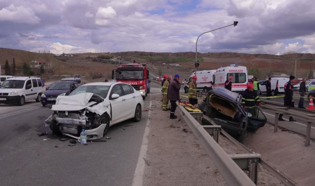 Kırıkkale'de iki otomobilin çarpıştığı kazada 1 kişi öldü, 6 kişi yaralandı