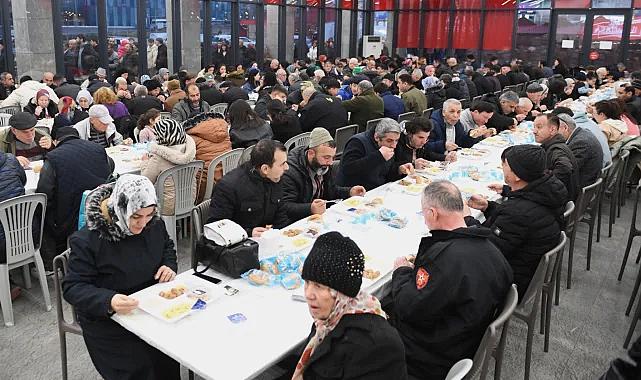 Osmangazi'nin iftar sofraları dolup taşıyor