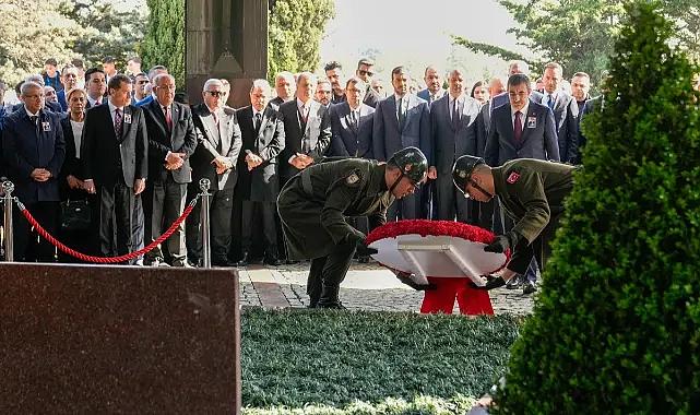 8.Cumhurbaşkanı Turgut Özal, mezarı başında anıldı