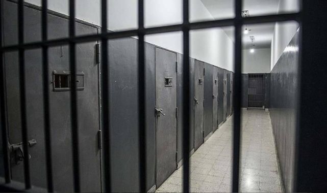 Almanya'da bir mahkumun kendisini ziyarete gelen eşini cezaevinde öldürdüğü iddia edildi