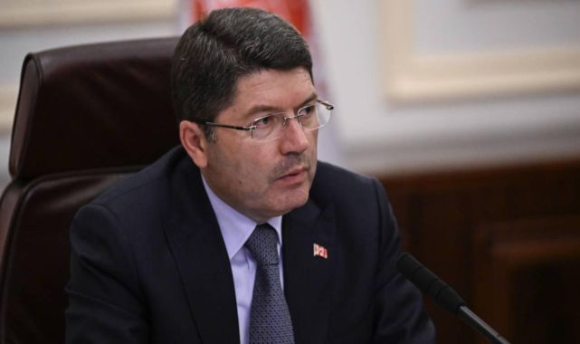 Bakan Tunç'tan başıboş köpeklerden kaçarken hayatını kaybeden genç için başsağlığı mesajı